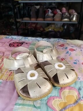 Livie & Luca Metallic Gold Leather Size 9 Celestia Sandals